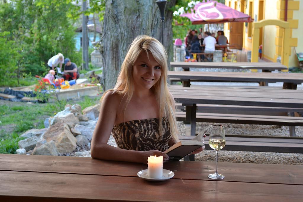 Отель U Zlate Brany Cesky Raj Wellness Libun Экстерьер фото